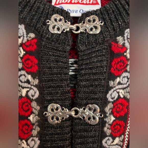 BNWOT Norwear Icelandic Sweater in 100% Wool with Decorative Metal Closure - Picture 2 of 12